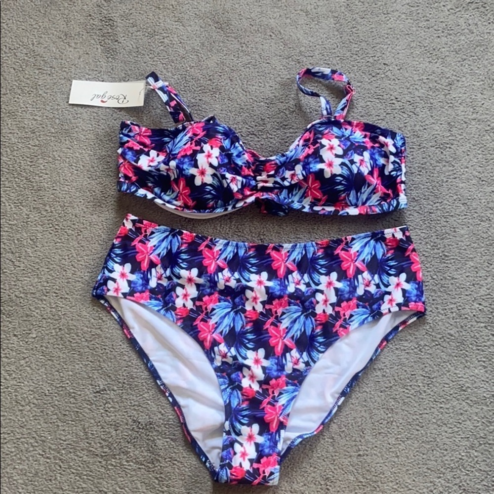 *NWT* Large Floral Pattern Bikini Set